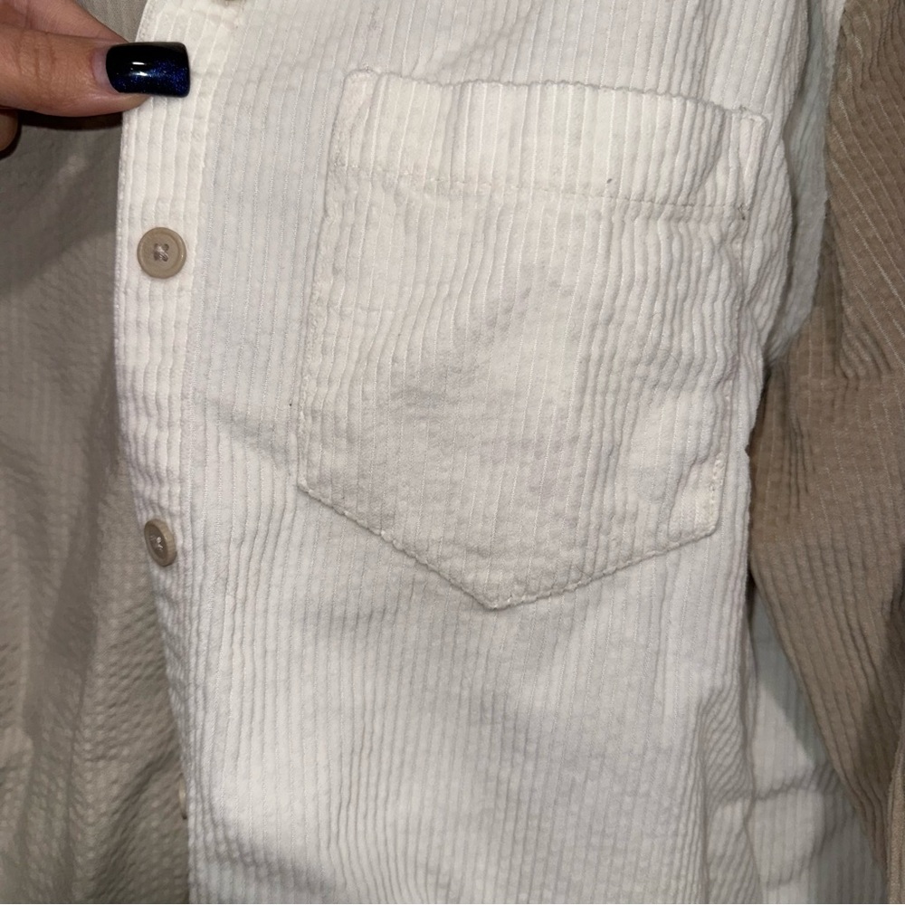 American Eagle Oversized Two Toned Corduroy Button Up - Picture 7 of 10